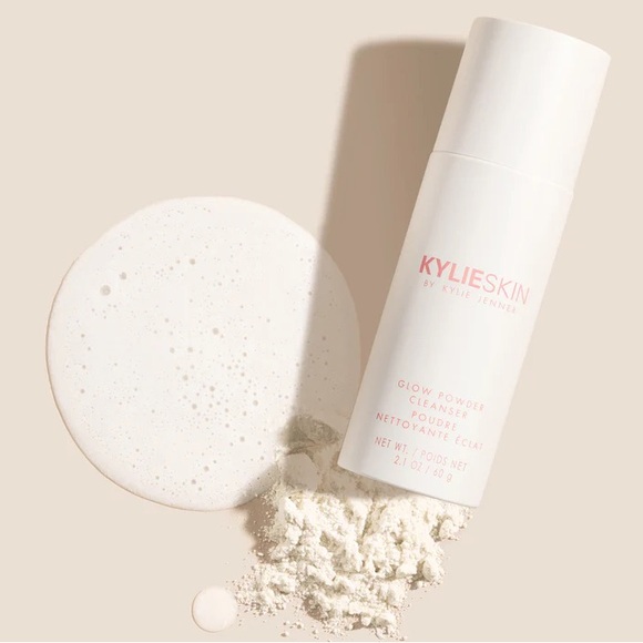 Kylie Glow Powder Cleanser - Picture 1 of 3